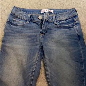 No Boundaries Low-Rise Blue Jeans